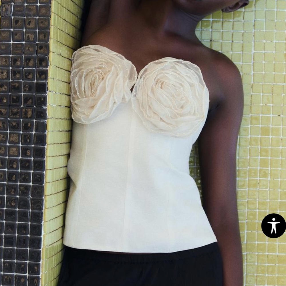 Linen strapless crop top with floral design - Picture 2 of 5